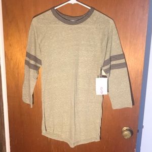 🆕 LuLaRoe Green & Gray Randy Tee